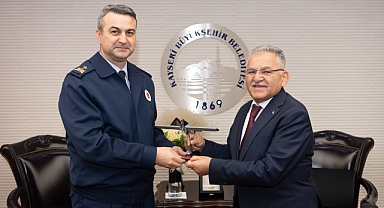 Başkan Büyükkılıç’a Garnizon Komutanı Taşan’dan Anlamlı Hediye