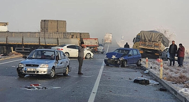 Kırşehir'de 10 araçlı zincirleme kaza: 2 ölü, 7 yaralı