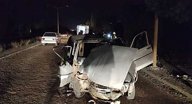 Otomobil Direğe Çarptı: 4 Yaralı