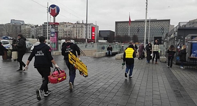 Taksim metrosunda kaza bir yolcu raylara düştü 