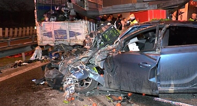 Tem bağlantı yolu'nda otomobil kamyonete çarptı: 6 yaralı