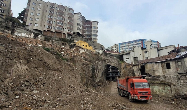 Trabzon'da katlı otoparka tünelli bağlantı