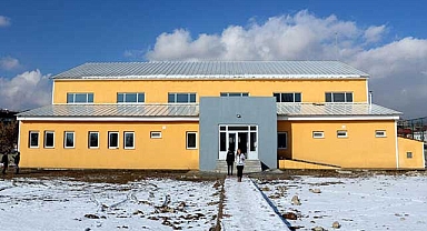 Yüksekova'da, teröristlerin yıktığı spor salonunun yerine,spor kompleksi yapıldı