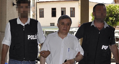 Adana'da eski rektöre 2,5 yıl hapis cezası