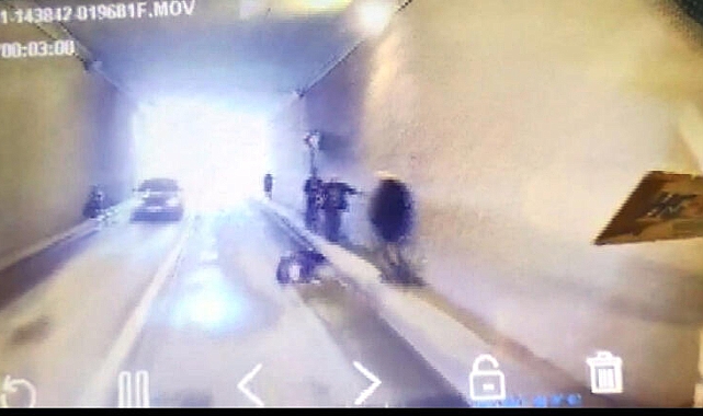 Avcılar'da araç alt geçidini kullanan yaya, otomobilin önüne düştü