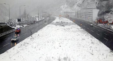 Bolu Dağı geçişinde kar yağışı ve sis