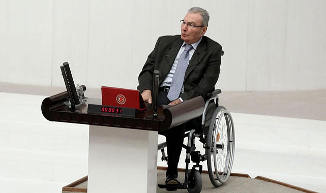 Deniz Baykal hayatını kaybetti