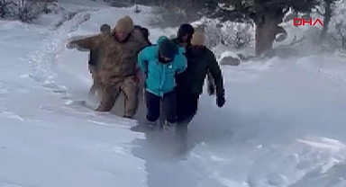 Deprem bölgesindeki 9 aylık hamile Leyla, askeri helikopterle hastaneye ulaştırıldı