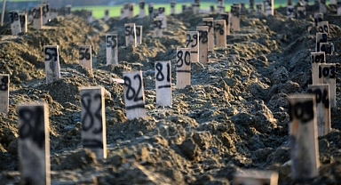 'Deprem mezarlığı'nda numaralı defin