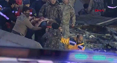 Diyarbakır'da 1 kişi göçük altından kurtarıldı