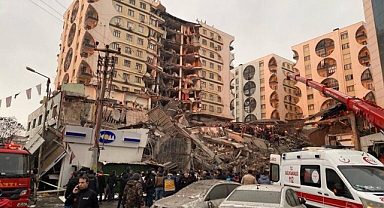 Doğu, Güneydoğu, İç Anadolu ve Akdeniz bölgesi 7.4'lük depremle sallandı