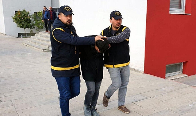 Hatay’daki enkazdan çaldığı kredi kartlarıyla harcama yaptı, polise yakalandı
