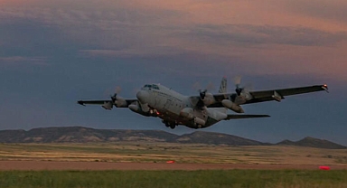 Hollanda'dan afet bölgesine 'uçan ambulans'