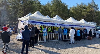 Kayseri Büyükşehir'den Günlük 15 Bin Depremzedeye Sıcak Yemek Hizmeti