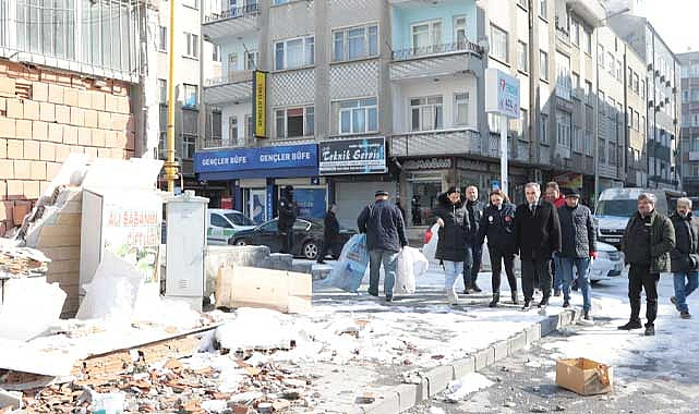 Rektör Altun, Hasar Gören 12 Katlı Binada İncelemelerde Bulundu