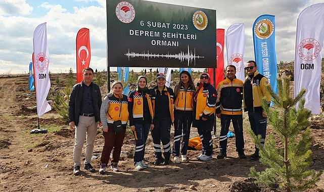 112 ve UMKE Personeli Deprem Şehitleri Anısına Fidanları Toprakla Buluşturdular