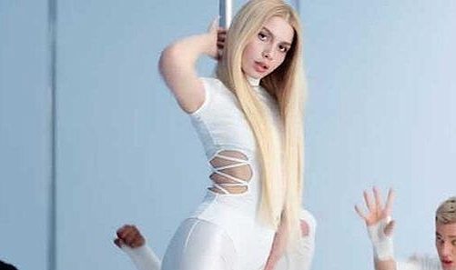 Aleyna Tilki minisiyle sosyal medya yıkıldı!