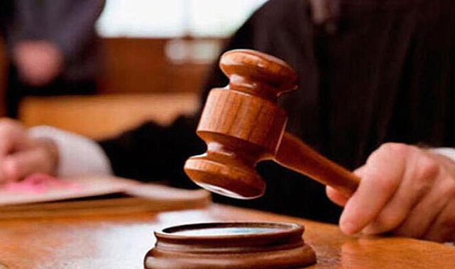 Depremzede öğrenciyi başörtüsü nedeniyle okula kaydetmeyen müdüre 1 yıl hapis istemi