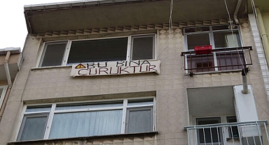 Kadıköy'de 'bu bina çürüktür' pankartı asıp evi boşalttı