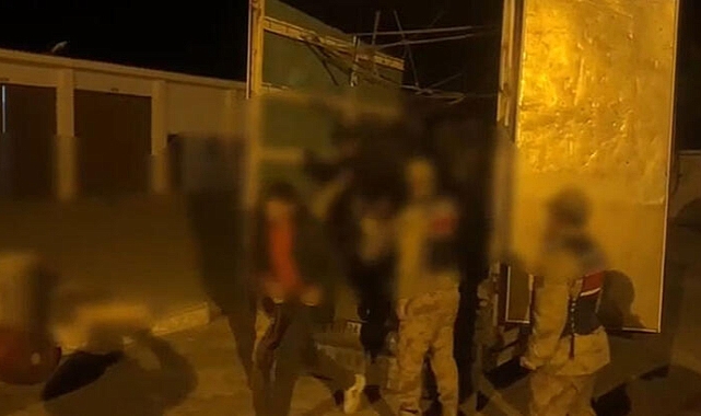 Kamyondan 60 kaçak göçmen çıktı