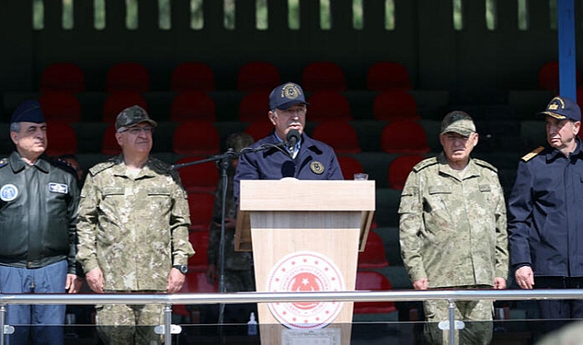 Bakan Akar: Pazar günü ilk milli muharebe tankımız Altay'ı alacağız