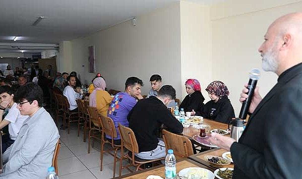Başkan Çolakbayrakdar; “Bu Zor Günleri, Her Birlikte El Ele Gönül Gönüle Aşacağız”