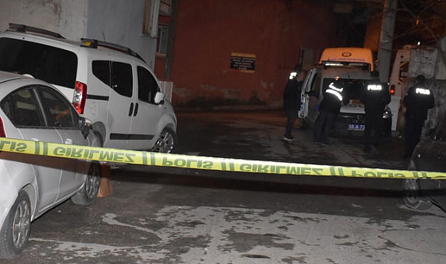 Eski sevgilisinin evinin duvarlarına yanıcı madde fırlattı