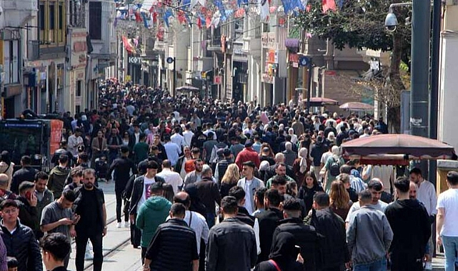 İstiklal Caddesi'nde bayram yoğunluğu