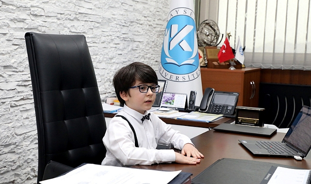Rektör Karamustafa, 23 Nisan’da Koltuğunu Küçük Batuhan’a Devretti