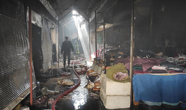 Van'da, halk pazarında çıkan yangın, 2,5 saatte söndürüldü