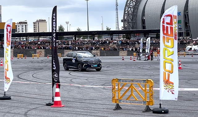 Büyükşehir’den Nefes Kesen Togg İle Slalom Gösterisi Ve Drift Show