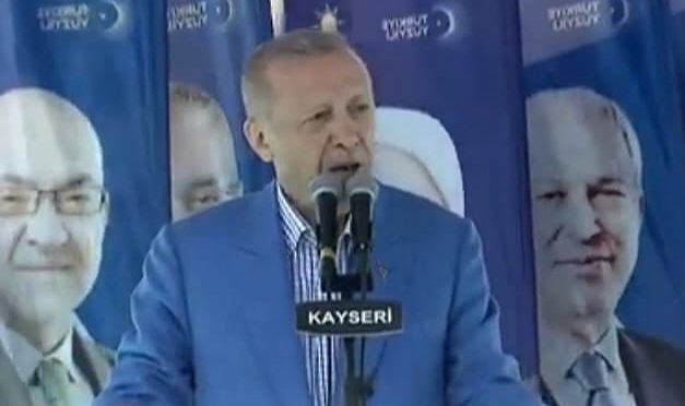 Cumhurbaşkanımız Erdoğan Kayseri Mitinginde Aşık Seyraninin Şiirleri İle Kayseriyi Selamladı