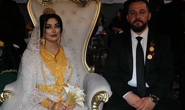 Hakkari'de İranlı geline 2,5 kilo altın, damada 5 milyon lira takıldı