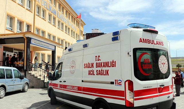 Ortaokul öğrencisi, okulda, kendisine borç para vermeyen arkadaşını bıçakladı