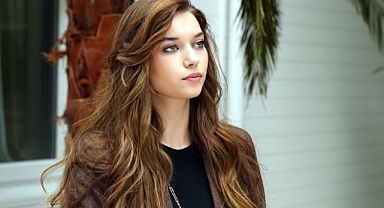 Afra Saraçoğlu'nun makyajsız hali sosyal medyada gündem oldu