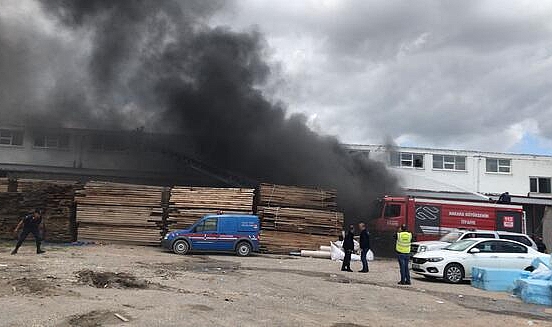 Ankara'da mobilya fabrikasında yangın çıktı
