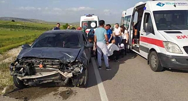 Antalya'da iki otomobil çarpıştı: karı-koca ve torunları öldü