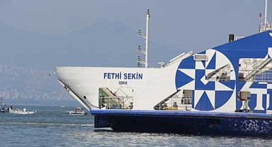 İzmir'de feribot 'topuklaşma' nedeniyle çamura saplandı