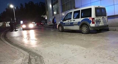 Kavga yüzünden hastaneye giden akrabalar doktora saldırdı