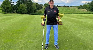 Mehmet Kazan Çekya'dan kupalarla dönüyor