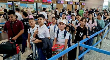 Memleketlerine dönen vatandaşlar İstanbul Havalimanı'nda yoğunluk oluşturdu