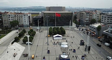 Taksim'de dev şampiyonlar ligi kupasına ilgi büyük