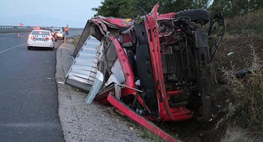 Ters şeritten giden tır, yolcu otobüsüne çarptı