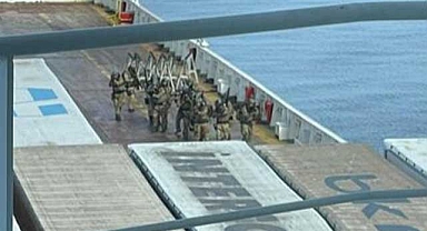 Türkiye'den hareket eden, içerisinde 15 kaçağın tespit edildiği gemiye müdahele edildi