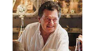 Vedat Milor'dan Cem Yılmaz'a gönderme!!