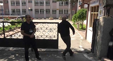 YKS paniğinde okullara geç kalan öğrenciler sınava alınmadı