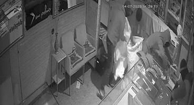 1 dakikada 2 milyon liralık altın çaldılar