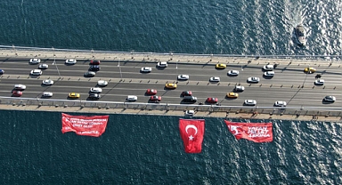 15 Temmuz Şehitler Köprüsü'ne Türk Bayrağı asıldı