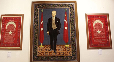 3 boyutlu Atatürk halısı, müzenin baş köşesinde
