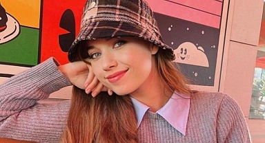 Afra Saraçoğlu'nun yorgana benzetilen büstiyerin fiyatı sosyal medyanın dilinde 